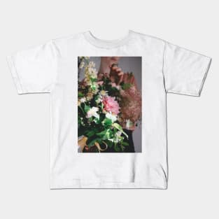 flowers to my lovely mom Kids T-Shirt